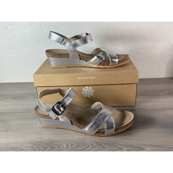 NAOT Throne Silver Soft Leather Women's Strappy Sandals Size 40 US 9-9.5- NIB - Picture 1 of 7